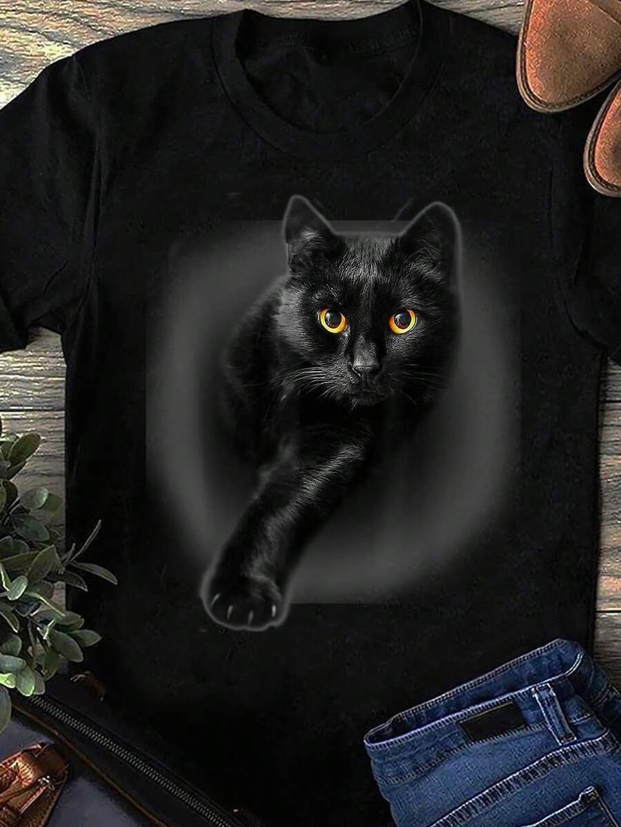 Camiseta unisex de gato negro con ojos amarillos. Regalo ideal para amantes de los gatos. Camiseta unisex de 220 g, 100 % algodón. Peso ideal para todas las estaciones, apta tanto para hombres como para mujeres. Tejido de alta calidad, duradero, suave al tacto y de larga duración. Prenda transpirable, ideal para el otoño, vacaciones, Día de la Madre, celebraciones del Día de la Independencia y como regalo. - Negro - Ver 1