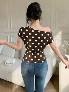 Camiseta asimétrica de mujer elegante con estampado de lunares, para verano - Café integral - Ver 2