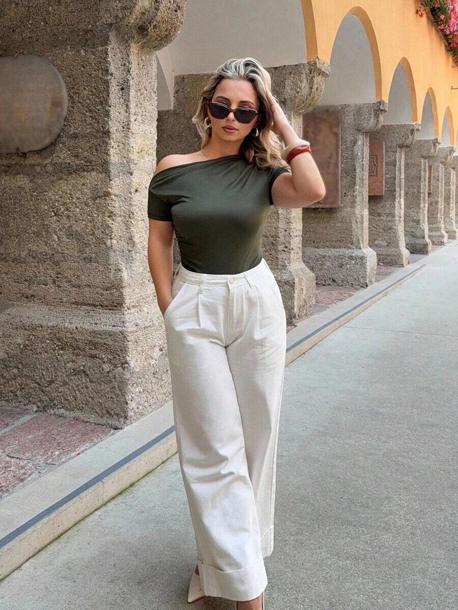 Mujeres Camiseta casual de manga corta ajustada y lisa con un hombro descubierto para uso diario en primavera y verano - Verde militar - Ver 1
