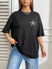 Women's Casual Short Sleeve T-Shirt - Starfish And Seashell Print "SUN BY THE SEA", Loose Fit, Round Neck, Medium Stretch, All Season Comfort, With Lettering, Beach Essential, Y2k Beach T-Shirt - 黑色 - 查看 2