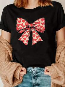 Camiseta de  con Estampado Gráfico - Manga Corta, Cuello Redondo, Estilo Casual con Lazo Rojo y Lunares Blancos, Detalles de Corazón, Ligera para Verano y Primavera, Lavable a Máquina, Camisetas para Mujer, Ropa de Temporada, Diseño Divertido, Ajuste Cómodo, Camiseta Estampada, Camiseta Y2k para Adultos - Negro - Ver 1