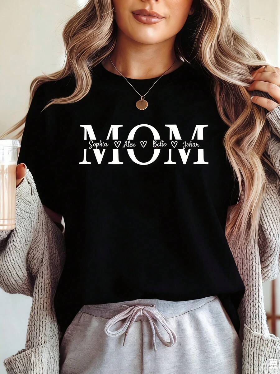 Stylish And Personalized "Mom" T-Shirt, Customizable With A Name-A Casual And Fashionable Blouse For Women, A Thoughtful Mother's Day Gift, Suitable For Mom, Grandma, Or Stepmom; A T-Shirt With A Loving Theme That Can Serve As An Emotional Keepsake, A Choice For Family Celebrations, And An Everyday Treasure. A Very Distinctive Printed T-Shirt / Unisex Style / Suitable For Both Men And Women / Wrinkle-Resistant / Breathable - 黑色 - 查看 1