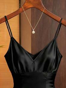 Camiseta de mujer elegante y de moda con cuello en V profundo - Negro - Ver 3