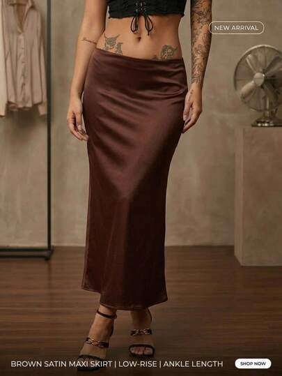 Falda larga de satín para mujer, corte recto, tiro bajo, acabado brillante, abertura trasera, ajuste elegante, diseño versátil ideal para eventos y looks casuales sexy para fiesta en la noche