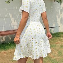 Plus Size V-Neck Short Sleeve Tie-Front Ditsy Floral Casual Dress For Women - Multicolor - Ver 3