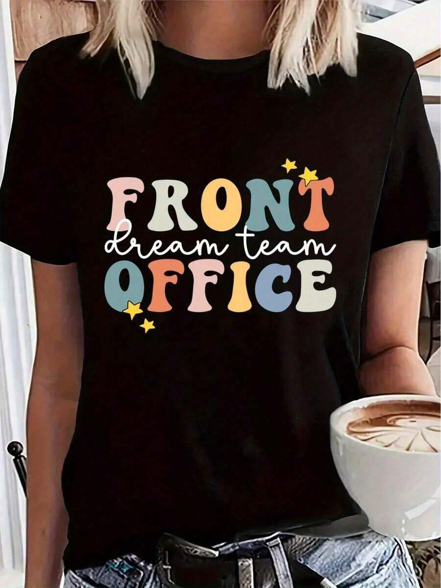 Camiseta de Talla Grande para Mujer con Estampado del Dream Team - Negra, con Estampados de Letras y Estrellas Multicolor, Tejido Suave y Elástico, Cuello Redondo Casual y Mangas Cortas para Todas las Temporadas, Mezcla de Microfibra Elástica, Adecuada para Ropa de Trabajo y Casual, Ropa de Equipo, Atuendo de Oficina, Ropa de Trabajo Elegante, Material Transpirable, Ajuste Cómodo, Camiseta Estampada, Top de Ropa de Trabajo, Personal de Oficina, Trabajo Remoto, Estilo Harajuku, Ropa de Oficina, Camiseta de Verano, Camiseta Ligera, Camiseta de Cuello Redondo, Ideal para Profesionales, Trabajo - Negro - Ver 1
