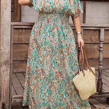 CURVE+ Festival de música de tamaño curvo, vacaciones junto al mar, vestido de playa para mujer con cintura elástica plisada con estampado aleatorio, traje de vacaciones de verano - Verde - Ver 2