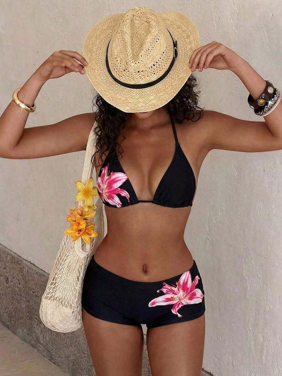 Traje de baño con estampado floral de moda: Top de bikini tipo camiseta con estampado de loto negro + Bottom de traje de baño de talle alto - Conjunto de traje de baño elegante y cómodo para vacaciones de verano, playa y uso en resort en color rojo - Negro - Ver 1