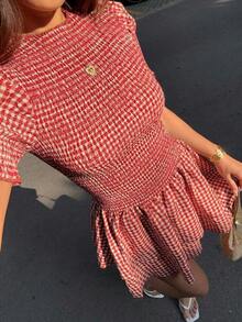 SunnyBelle Vestido corto de mujer con cuello de volantes a cuadros rojos, cintura elástica y bajo en línea A, estilo romántico de playa y resort, primavera/verano - Rojo - Ver 1