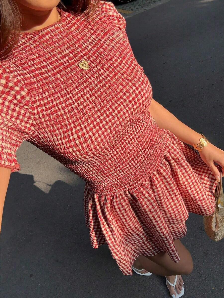 SunnyBelle Vestido corto de mujer con cuello de volantes a cuadros rojos, cintura elástica y bajo en línea A, estilo romántico de playa y resort, primavera/verano - Rojo - Ver 1
