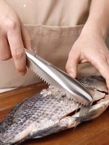1pc Stainless Steel Fish Scale Scraper, Manual Fish Scaler, Kitchen Fish Descaling Tool, Double-Sided Serrated Quick Descaling, Suitable For Freshwater & Saltwater Fish, One-Piece Easy To Clean And Store, Kitchen Essential - View 5