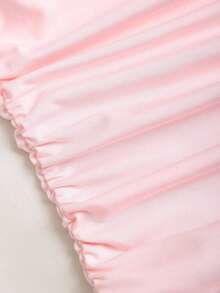 Nuevo diseño de vestido mini para mujer con falda en forma de pastel, cuello halter, y ribete metálico en espiral que estiliza la silueta - Rosa - Ver 4