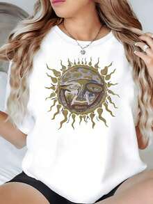 Sol radiante con rostro humano que simboliza energía vital y fuerza interior inspirado en la conexión espiritual entre luz conciencia y naturaleza camiseta de mujer cómoda casual moderna - Blanco - Ver 8