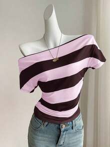 Camiseta corta de manga corta ajustada con hombros descubiertos, estampado retro de coche inglés y pliegues en la cintura, en color rosa, adecuada para el verano, el estilo callejero y el aeropuerto - Multicolor 3 - Ver 3