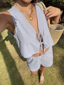 2 piezas Conjunto informal de mujer con top corto de tela tejida con patrón de rayas y shorts sueltos de talle alto - Azul y blanco - Ver 4