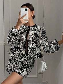 Conjunto informal de 2 piezas con blusa de manga farol con lazo delantero con estampado floral y pantalones cortos para mujer en otoño. Set de 2 piezas con tela texturizada de unicolor y tela bordada. Conjunto de camisa de encaje con cordones y pantalones cortos de manga larga. - Negro - Ver 4