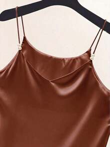 Elegante camiseta de satén con escote en V francés delicado y decoración de perlas, adecuada como prenda de superposición para mujeres - Marrón - Ver 5