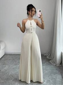 Elegante mono de mujer con cuello de halter, lazo delantero con piedras de cristal, plisado y piernas anchas en color albaricoque - Albaricoque - Ver 5