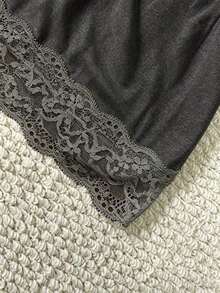 Camiseta de tirantes elegante y estilizada con estampado de lunares y encaje en contraste, estilo vacacional para mujer - Gris Oscuro - Ver 3