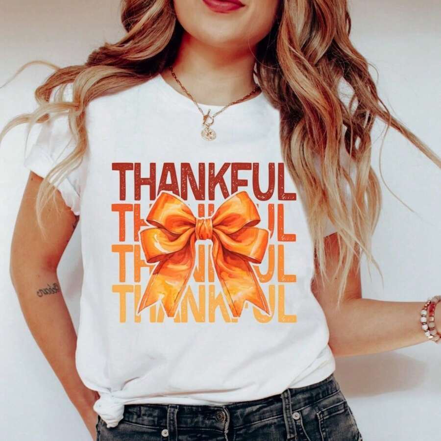 TH1ankful Bow TH1anksgiving Shirt, Autumn Colors T1EE, TH1ankful Fall Shirt, TH1anksgiving Dinner T1EE, Cute Fall Harvest T1EE, Orange Fall Bow T1EE.J Camiseta 100% Algodón Unisex - Playera Casual Premium de Corte Cómodo - Blanco - Ver 1