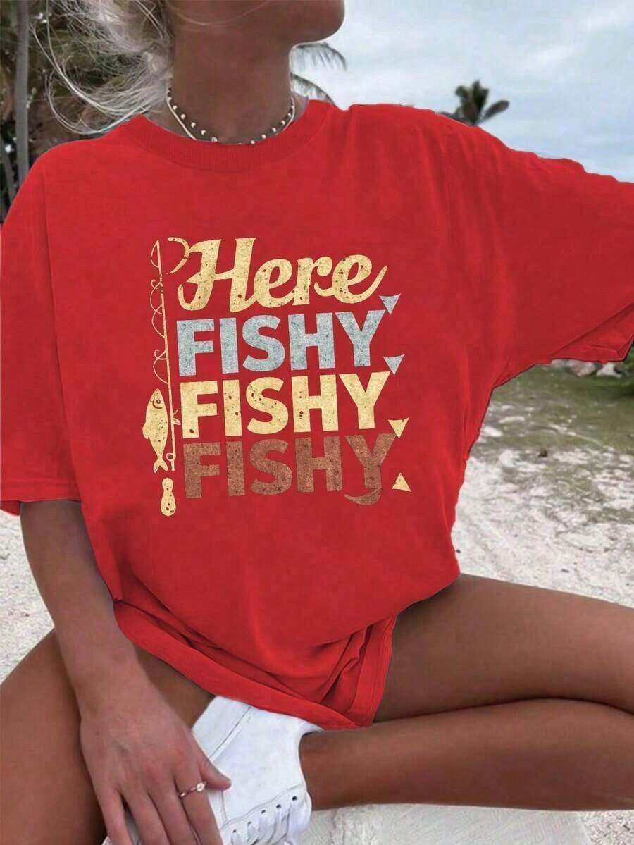 Here Fishy Fishy Fishy Fishing Graphic Print Women's Y2K Oversized T-Shirt, Pure Cotton Vintage Retro Tee, Beach Outdoor Fishing Lover Gift, Back To School Top, Summer Tops, Casual Daily Wear, Streetwear, Festival Outfit,Mother's Day Gift Top,Nurse Gift,Game Day Outfit,Casual Letter Print T-Shirt Suitable For Layering And All Seasons Daily Wear - Rojo - Ver 1