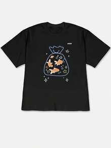 New Spring/Summer 2026 Off-The-Shoulder Short-Sleeve T-Shirt, Light Blue With A Pocket Framed By Goldfish, Stars, Spirals, And Other Decorative Elements, Plus A Combined "KKKK" Logo Illustration. A Cool, Cute, And Fun Japanese-Style Short-Sleeve T-Shirt. Comfortable And Perfect For Everyday Wear For Sweet Girls Or Students. Cool And Breathable For Summer, A Stylish Party Outfit, A T-Shirt For Elegant Ladies, And A Blouse Suitable For Curvy Women. - 黑色 - 查看 7