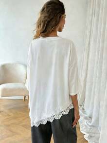 Camiseta casual de mujer con dobladillo asimétrico de encaje de unicolor, uso versátil diario, parte superior de ocio de primavera/verano, adecuada para vacaciones, verano, primavera, vacaciones de primavera y diversas ocasiones, incluyendo vestido de playa, camisa casual, ropa exterior y parte superior de verano.Marrón - Blanco 2 - Ver 2