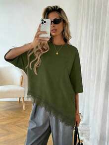 Camiseta casual de mujer con dobladillo asimétrico de encaje de unicolor, uso versátil diario, parte superior de ocio de primavera/verano, adecuada para vacaciones, verano, primavera, vacaciones de primavera y diversas ocasiones, incluyendo ves - Verde militar - Ver 1