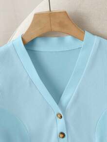 Camiseta de mujer de punto con cuello en V profundo, manga corta, cintura ceñida, abertura frontal con botones metálicos, elegante, romántica, casual, para uso diario, trabajo, cena, primavera/verano - Azul - Ver 6