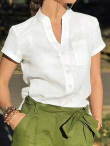 Camisa de mujer de unicolor con cuello en V y botones - Blusa casual y elegante de manga corta con detalle de bolsillo, adecuada para vacaciones, viajes y uso diario, artículo esencial para primavera y verano - Blanco - Ver 2
