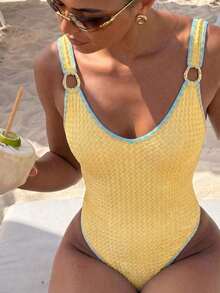 Traje de baño de una pieza con contraste de color verde menta y amarillo, con características de tirantes anchos, cuello en U, espalda abierta, Bottom triangular, líneas de pierna favorecedoras, estilo francés vintage relajado, adecuado para playa, surf, sesión de fotos, vacaciones, fiesta - Amarillo - Ver 8