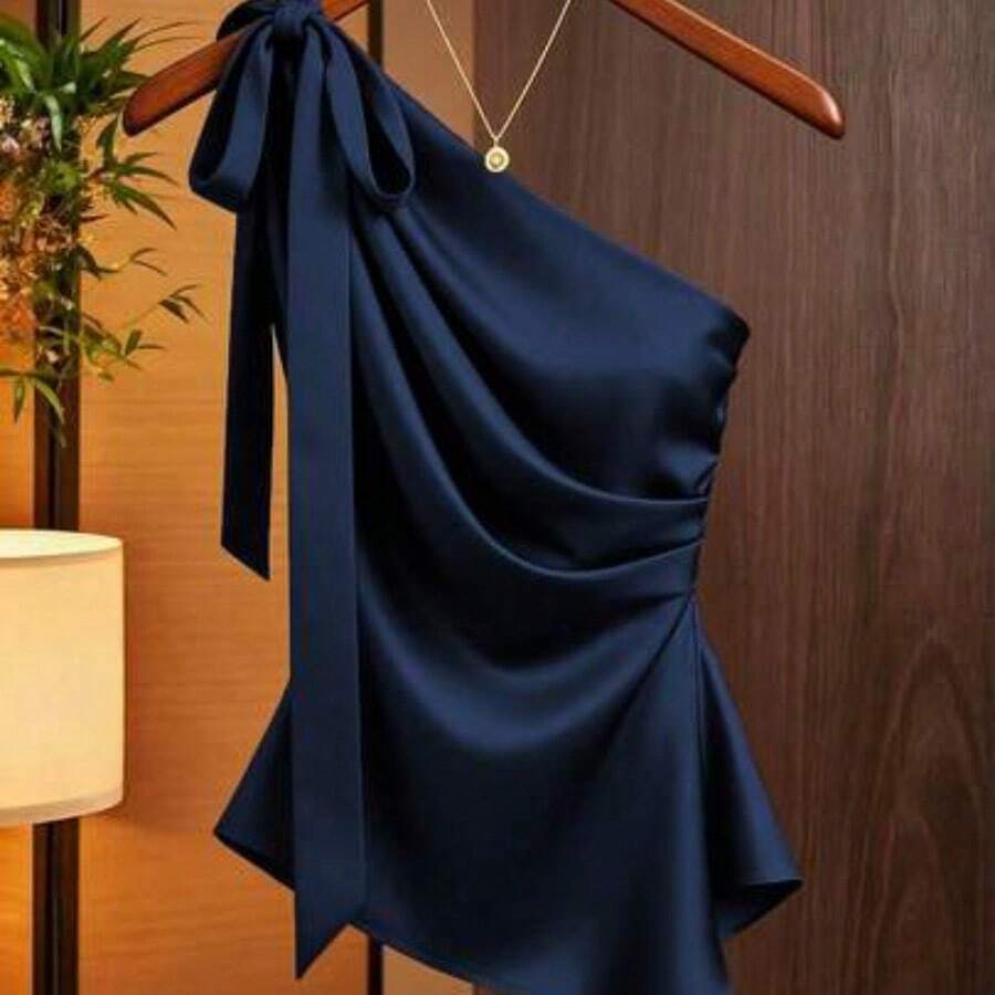 Caramel Brown Satin Asymmetric Shoulder Bow Decor Blouse, Asymmetrical Ruched Fitted Niche Design Top, Suitable For Date, Commute, Mature Sexy Asymmetrical Shoulder Layering, Fashionable Elegant Shirt One Shoulder Tops For Women Elegant Tops For Women - Azul Marino - Ver 1