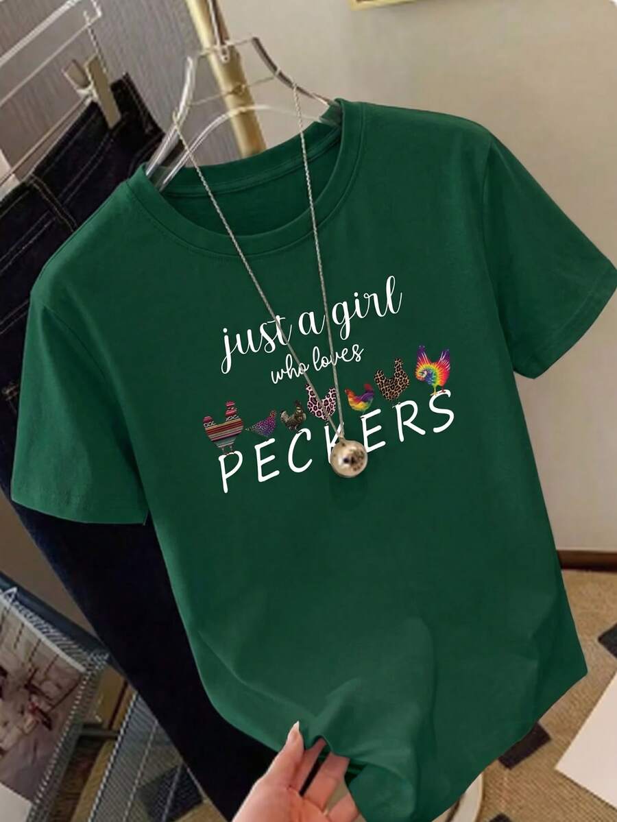 常规版型短袖T恤，INS风格“Just A Girl Who Loves Peckers”小鸡图案印花，森林绿轻薄夏季美学上衣。 - 墨綠色 - 查看 1