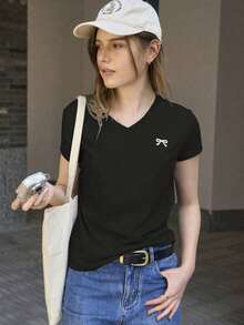 Camiseta de manga corta con cuello en V y decoración de lazo, de estilo minimalista y casual para uso diario y trayectos, para verano - Negro - Ver 3