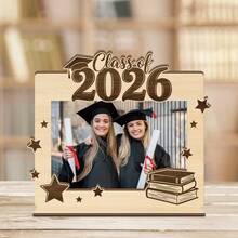 2026届毕业生纪念相框，适合展示照片和毕业证书。这款木质相框是毕业典礼、聚会和照片展示的完美之选。 - 1PC - 查看 2
