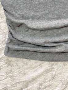 Camiseta de mujer de manga corta con cuello asimétrico y estampado de rayas - Gris Claro - Ver 5