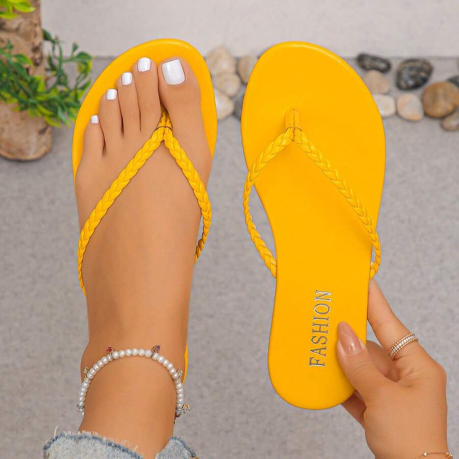 Dép xăng đan đế bằng cho nữ, dép xỏ ngón màu vàng, dép lê xỏ ngón, dép đi biển mùa hè cơ bản, thoải mái và thoáng khí.