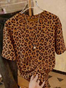 Camiseta casual de mujer de cuello redondo y manga corta con estampado digital de leopardo, regalo para amigos - Café integral - Ver 5