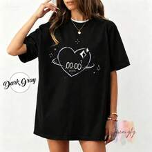 Unisex T-Shirt With "00:00" Heart Print, 100% Cotton, Round Neck, Short Sleeves, Minimalist And Aesthetic Design, Casual And Youthful Style, Ideal For Daily Use, University, Summer And Streetwear, Soft And Breathable, Sweet And Stylish Look - 黑色 - 查看 1