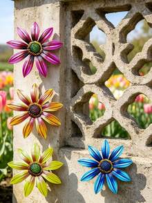 1 pièce/4 pièces Fleur de marguerite en métal coloré, décoration murale pour l'extérieur et le jardin, sculptures murales florales résistantes aux intempéries, cadeau parfait pour les amateurs de jardinage, art mural vibrant pour le patio, la clôture, le jardin et la décoration de la maison pendant les fêtes - C - Voir 4