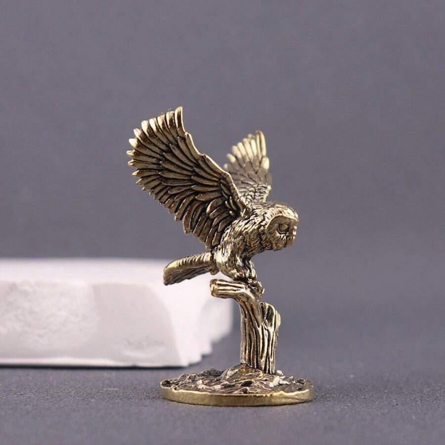 黄铜猫头鹰家居装饰:可爱的黄铜猫头鹰雕塑,可作家居装饰品,无需电源,适合客厅和办公室,是送给动物爱好者和家居装饰爱好者的完美礼物。 - 動物 - 查看 1