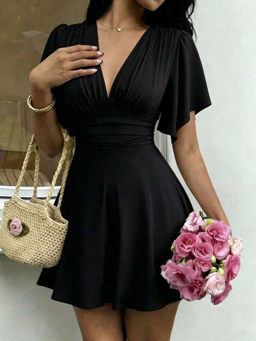 Nuevo vestido elegante corto para mujer con cuello en V, busto fruncido, mangas con volantes y cintura ceñida.Favorecedora y elegante. - Negro - Ver 1