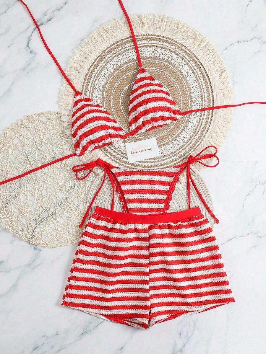 Conjunto de bikini y shorts de baño casuales para vacaciones en la playa de mujeres, 2026, 3 piezas, de tela texturizada con bloques de color y rayas, adecuado para primavera/verano, fiestas en la piscina, citas - Rojo y blanco - Ver 1