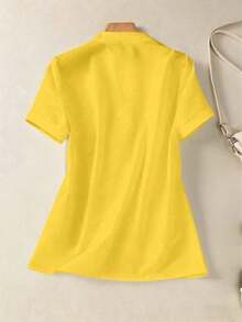 Camisa de mujer de unicolor con cuello en V y botones - Blusa casual y elegante de manga corta con detalle de bolsillo, adecuada para vacaciones, viajes y uso diario, artículo esencial para primavera y verano Blanco - Amarillo - Ver 4