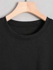 No es un conjunto a juego, los pantalones son solo para referencia de combinación. Hecho de 100% algodón puro, transpirable y agradable para la piel. Cuello redondo clásico, corte ajustado y favorecedor que se adapta a todo tipo de cuerpo. Diseño estampado moderno, minimalista y elegante. Estilo unisex, ideal para conjuntos de pareja. Perfecto para el trayecto diario, citas informales y moda urbana, versátil y atemporal. - Multicolor - Ver 3