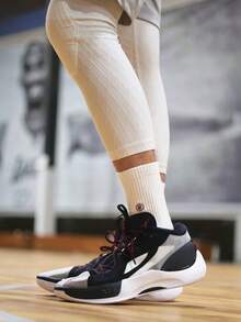 Nike Jordan Zoom Separate PF Doncic 圆头系带织物和合成革 TPU 舒适简约支撑中帮 AirZoom 篮球鞋，男款，黑白配色 - 黑色/白色 - 查看 1