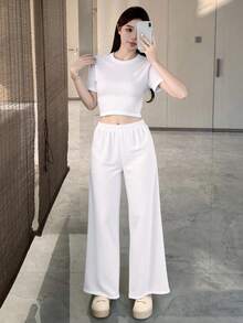 Conjunto de pijama para mujer de 2 piezas, incluye top cómodo + pantalón largo (long pants). Tela suave, transpirable y skin-friendly, ideal para dormir o relaxing at home. Diseño casual y comfy, perfecto para uso diario en todas las estaciones. Ligero, elegante y fácil de combinar para disfrutar máximo comfort día y noche. - Blanco - Ver 2