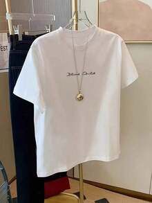 Nueva camiseta de mujer de longitud media con estampado inglés blanco puro, estilo casual de verano, camiseta base con diseño moderno. # 3333 Camiseta Casual de Verano Estilo Vintage Urbano Unisex de Algodón Holgada de Manga Corta con Cuello Redondo - Blanco - Ver 2