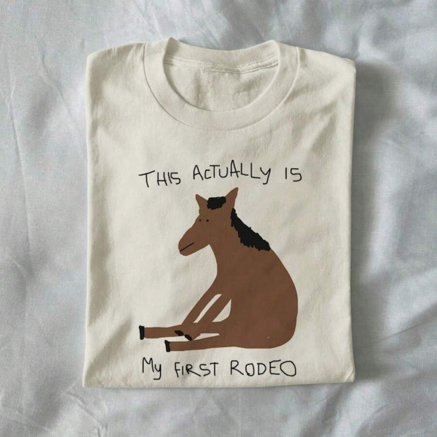 this is my first rodeo - uniS1ex t shirt, funny t shirt, silly t shirt, weird graphic T1EE, meme cowboy, cowboy meme, horse t shirt,.JPG Camiseta 100% Algodón Unisex - Playera Casual Premium de Corte Cómodo - Blanco - Ver 1