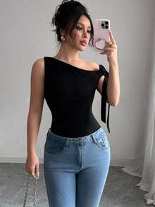 Camiseta de mujer de unicolor elegante con hombros oblicuos y nudo, para verano - Negro - Ver 3